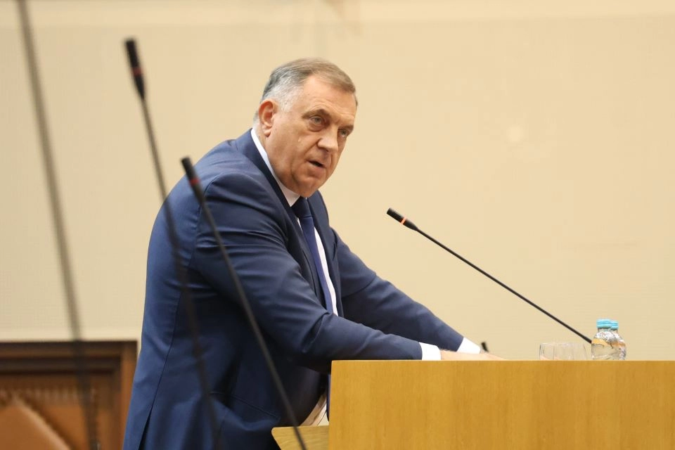 Dodik ostaje i bez diplomatskog pasoša